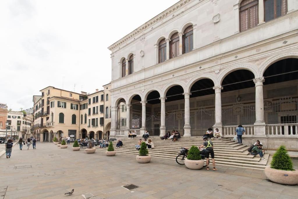 Enjoy - Orologio, Piazza Dei Signori Apartment *
